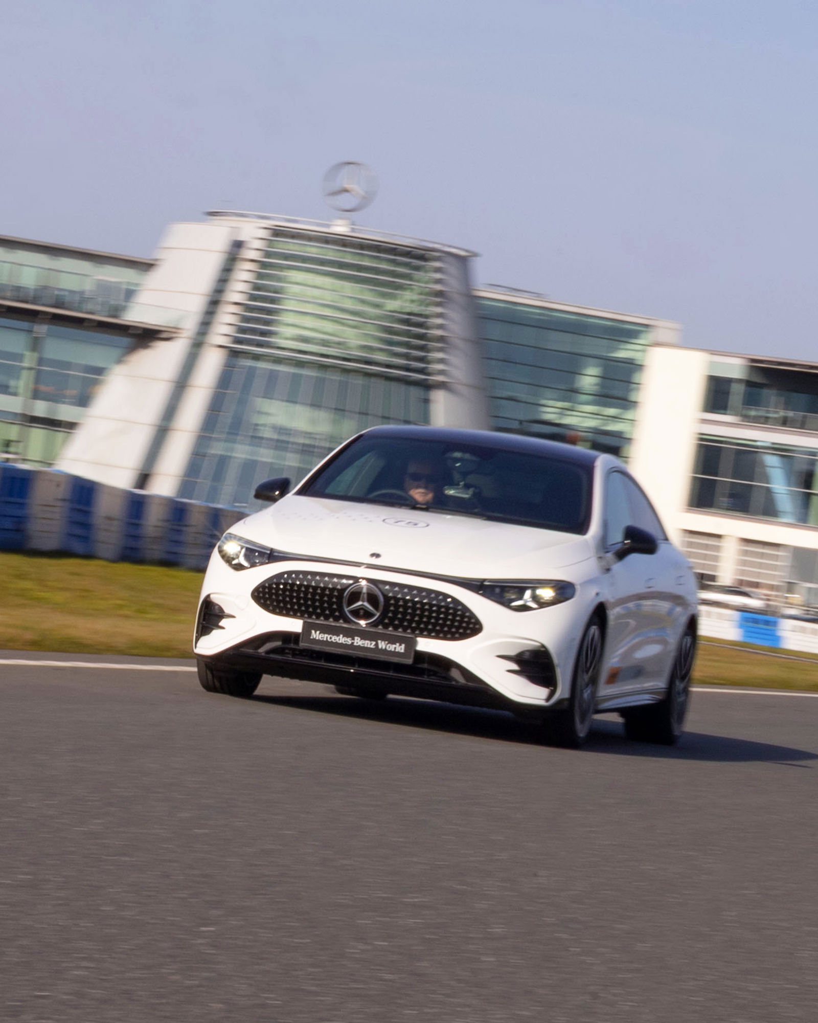 Mercedes-Benz All-Electric 30min – Mercedes-Benz World